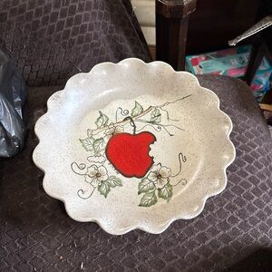 Unlisted Scalloped Pie Dish with Red Apple Design